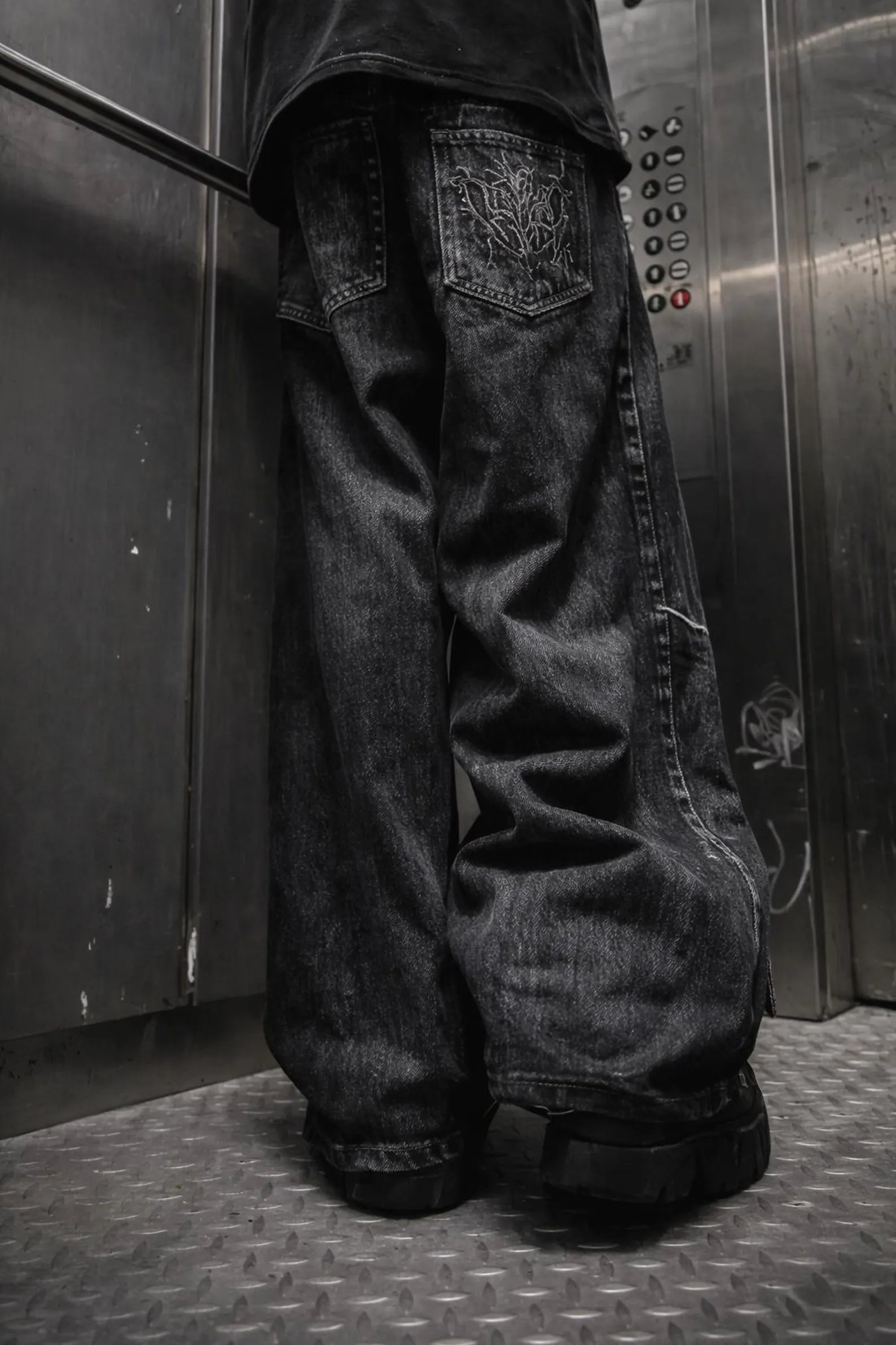 VAULTED — Blade Washed Baggy Denim